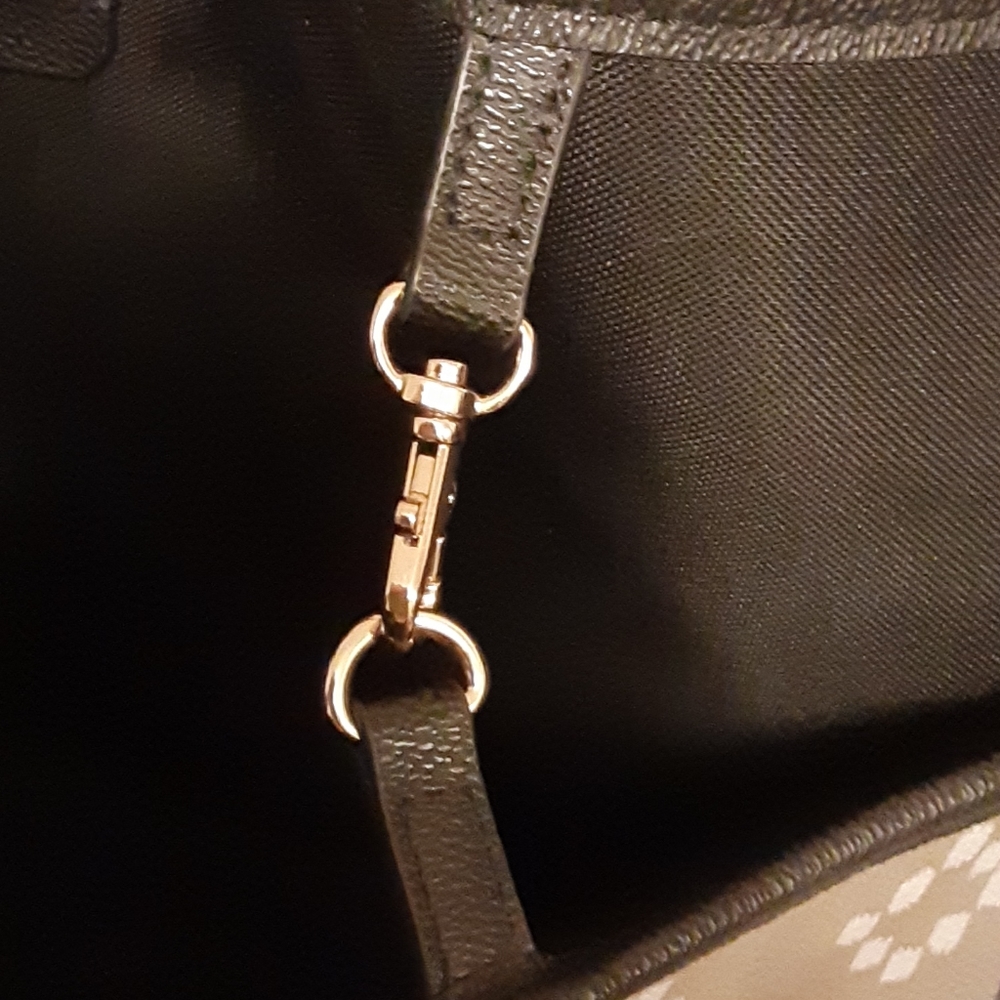 Preppy elephant tote just like new! - Picture 5 of 6
